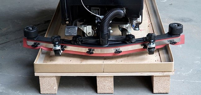 Máy chà sàn liên hợp chạy điện Kumisai KMS75E có thiết kế cần gạt nước cỡ lớn