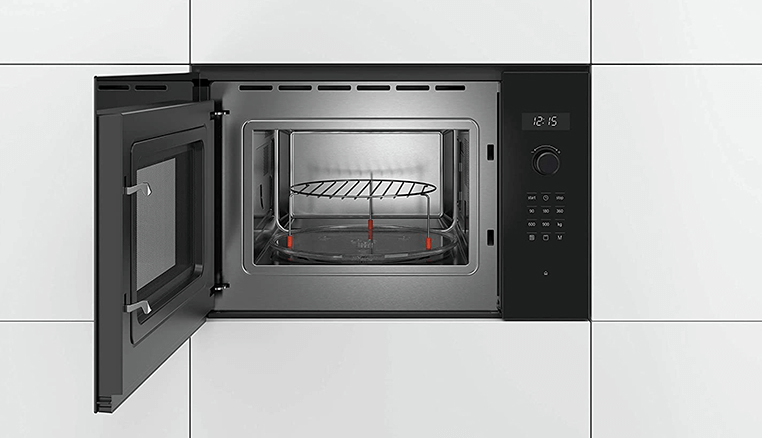 Lò vi sóng kèm nướng Bosch BEL554MB0 serie 6 được trang bị phụ kiện đầy đủ