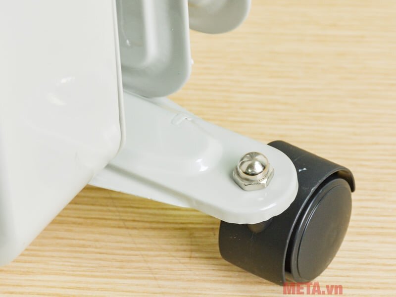 Bánh xe di chuyển Máy sưởi dầu Hokyto HK-1300T Máy sưởi dầu Hokyto HK-1300T