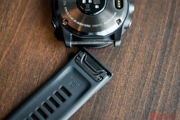 Đồng hồ thông minh hỗ trợ tập luyện Garmin fenix 5X Plus Sapphire