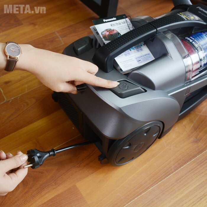 Máy hút bụi Panasonic MC-CL777HN49