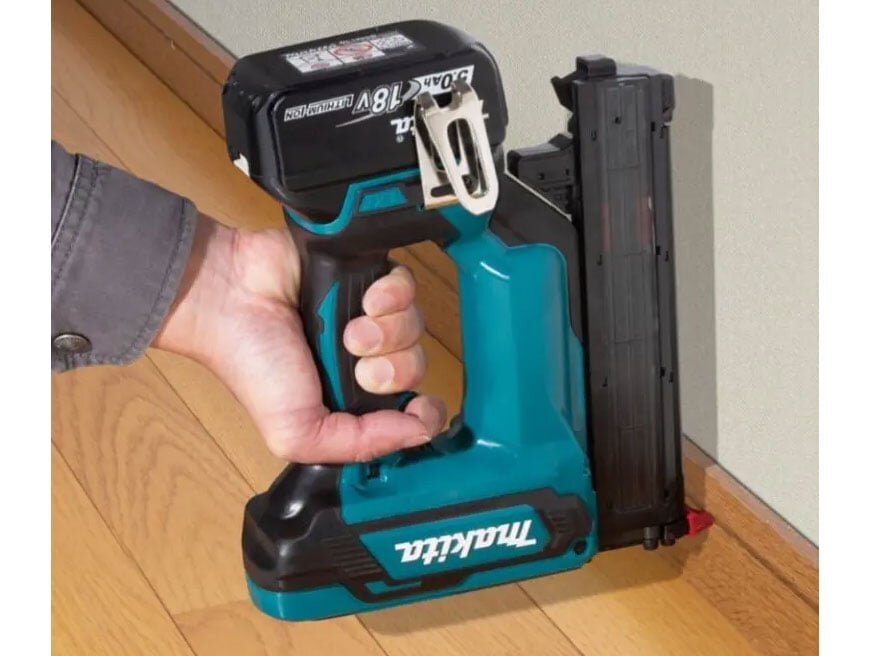 Máy bắn đinh dùng pin 18V Makita DFN350Z
