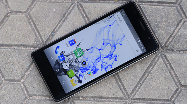 Mặt trước của máy