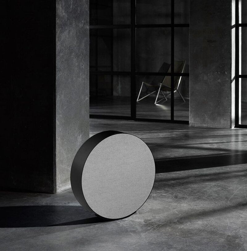 Loa B&O Beosound Edge viền nhôm màu xám