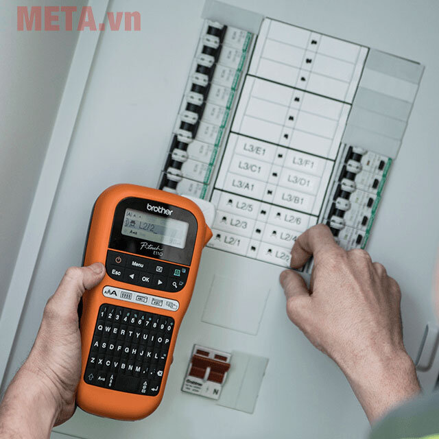 Máy in nhãn cầm tay Brother P-Touch PT-E110 Máy in nhãn cầm tay Brother P-Touch PT-E110