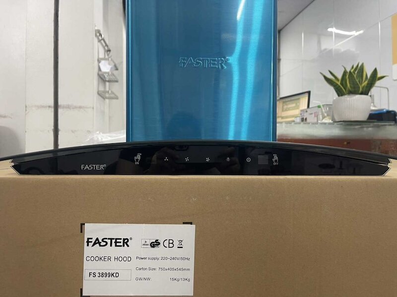 Máy hút mùi Faster FS 3899KD thiết kế bảng điều khiển cảm ứng tiện lợi