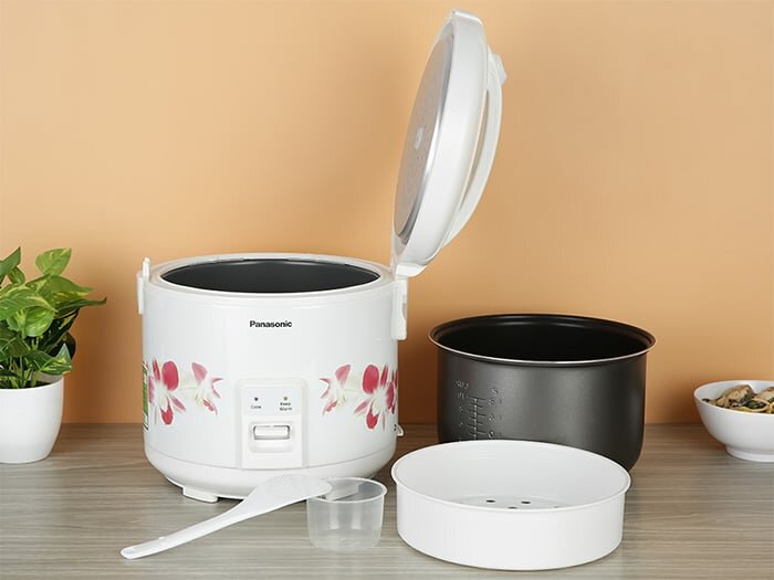 Trọn bộ sản phẩm nồi cơm điện Panasonic 1,8 lít SR MVN18FRAX