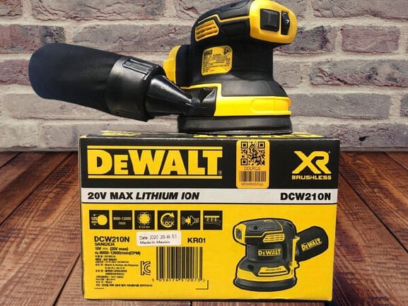 DeWalt DCW210N-KR có túi đựng bụi DeWalt DCW210N-KR