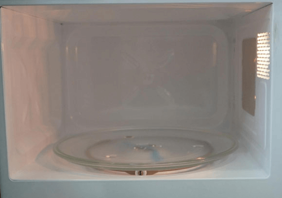 Lò vi sóng âm Capri CR 25AM được trang bị 1 khoang chứa rộng rãi