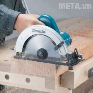 Máy cưa đĩa Makita 5806B