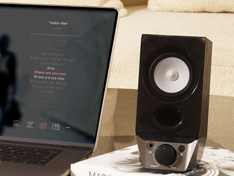 Loa vi tính Edifier R19BT có núm vặn cơ dễ dàng sử dụng