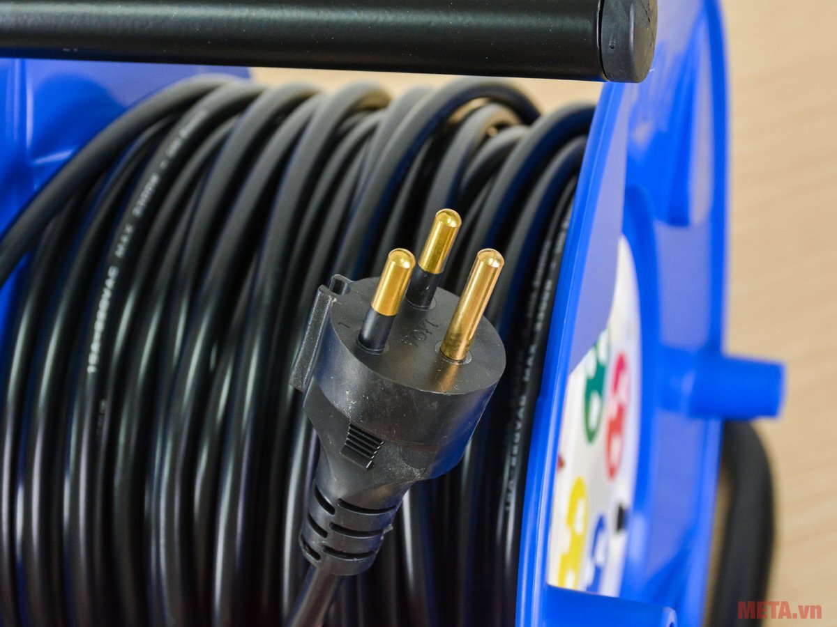 Ổ cắm kéo dài LiOA QT30-3-15A Kiểu Rulo