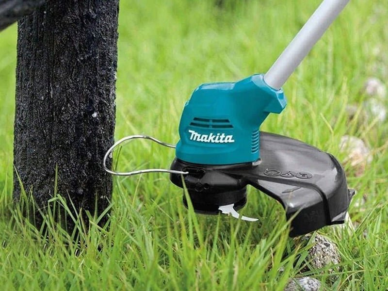 Makita UR100DWYE giúp cắt cỏ rất nhanh Makita UR100DWYE
