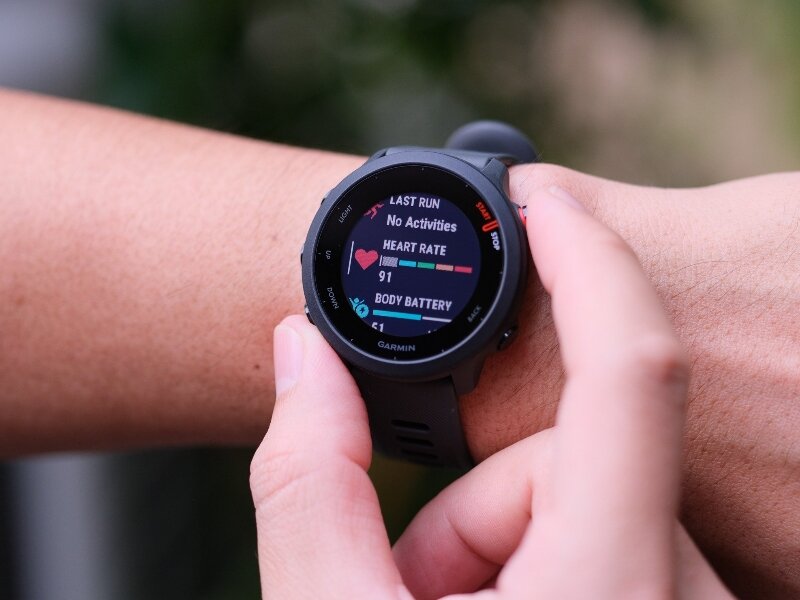 Đồng hồ thông minh Garmin Forerunner 55 theo dõi sức khỏe