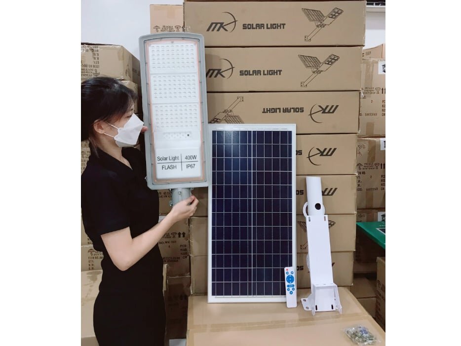 Đèn làm từ nhôm và kính cường lực Đèn đường năng lượng mặt trời