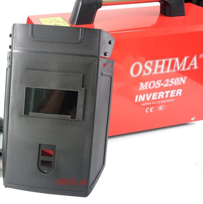 Máy hàn đi kèm phụ kiện là mặt nạ hàn