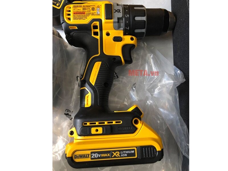 Máy khoan pin Dewalt DCD791D2