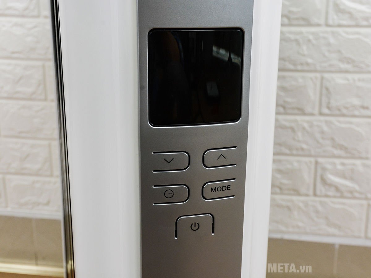 Máy sưởi dầu Tiross TS9218 có màn hình LED hiện đại