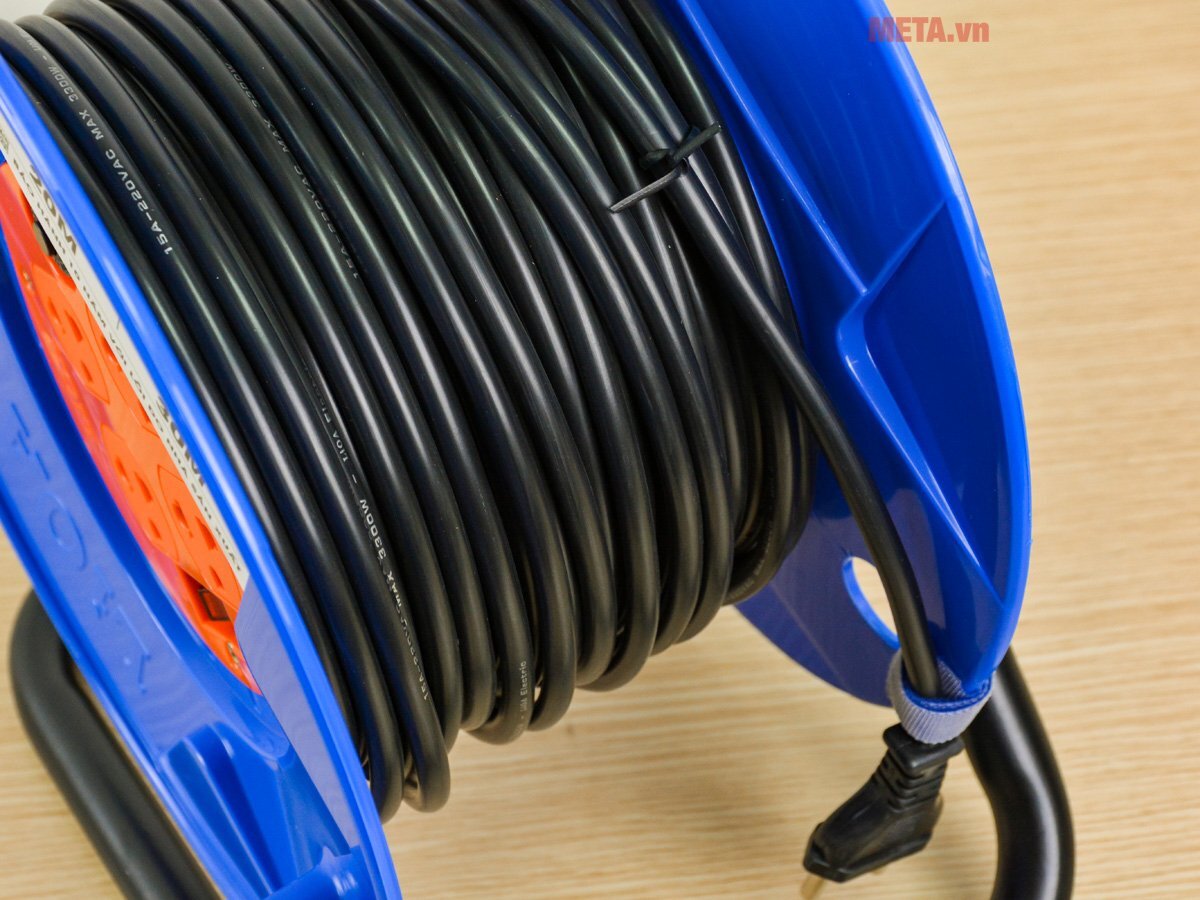 Ổ cắm kéo dài Lioa QT30-2-15A kiểu Rulo thiết kế dây nguồn điện 2 lõi Ổ cắm kéo dài Lioa QT30-2-15A kiểu Rulo thiết kế dây nguồn điện 2 lõi