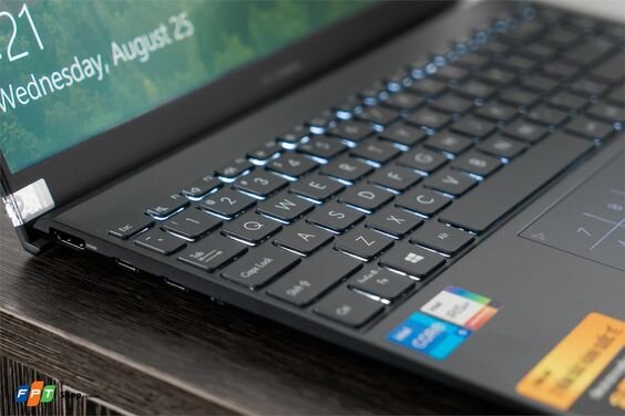 Asus Zenbook 13 UX325EA-KG656W (Ảnh 3)