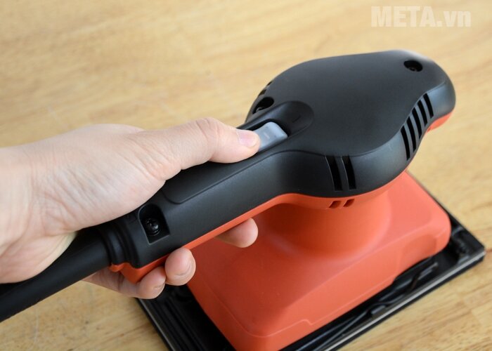 Máy chà nhám rung Maktec MT921