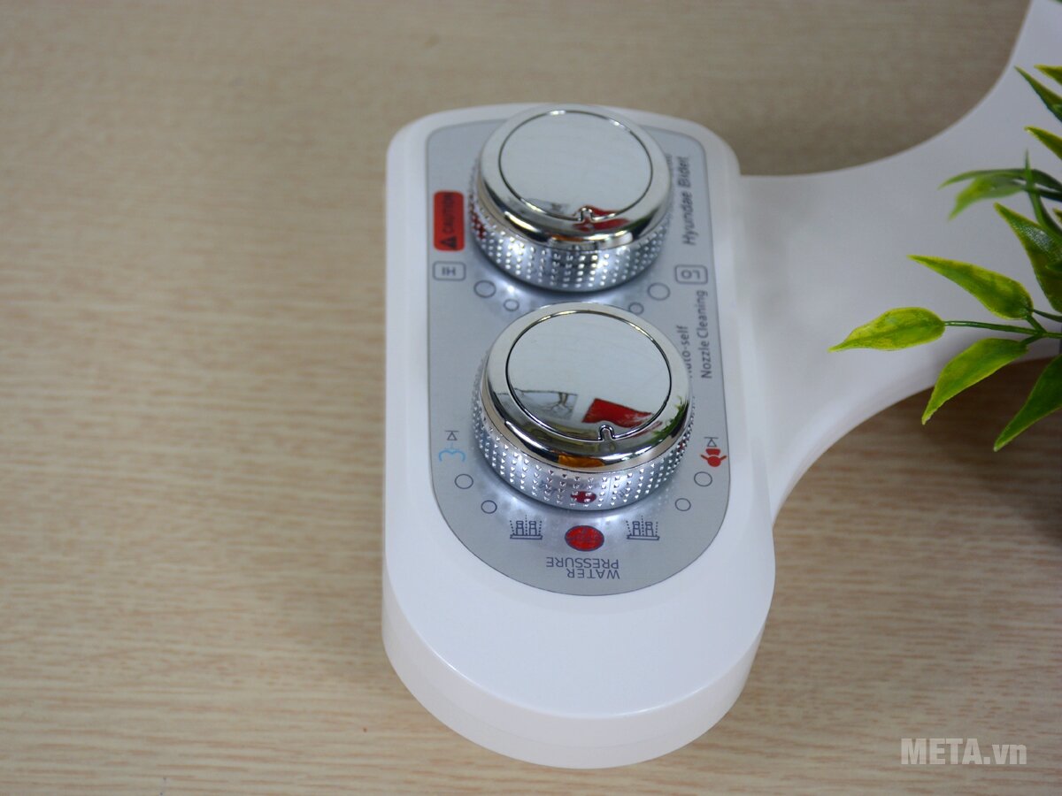 Thiết bị vệ sinh Hyundae Bidet 2 vòi phun HB-8200