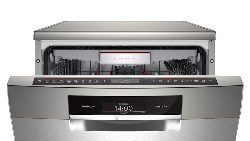 Bảng điều khiển được thiết kế với các nút nhấn trực quan và màn hình hiển thị rõ ràng