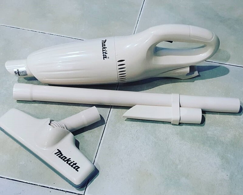 Máy hút bụi dùng pin Makita CL100DZ 10.8V