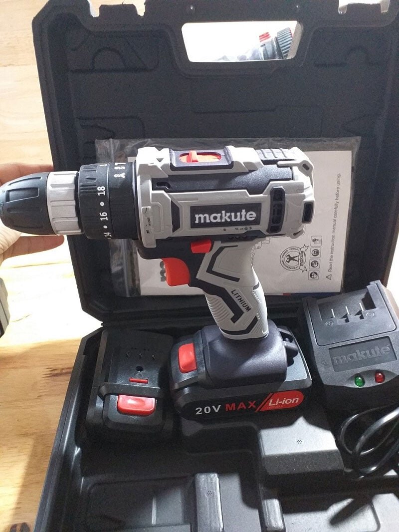 Máy khoan pin Makute 