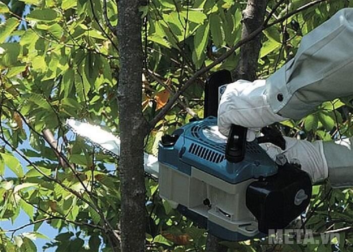 Máy cưa xích chạy xăng 2 thì Makita DCS232T