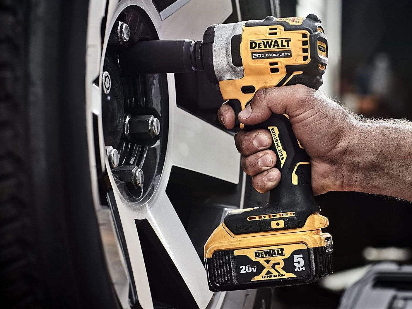 Máy siết bu lông cho ô tô máy siết bu lông dùng pin