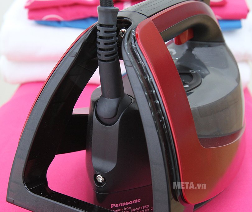 Bàn là hơi nước Panasonic NI-WT980RRA