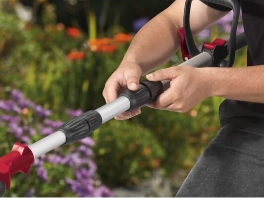 Máy cưa xích dùng pin Ozito 