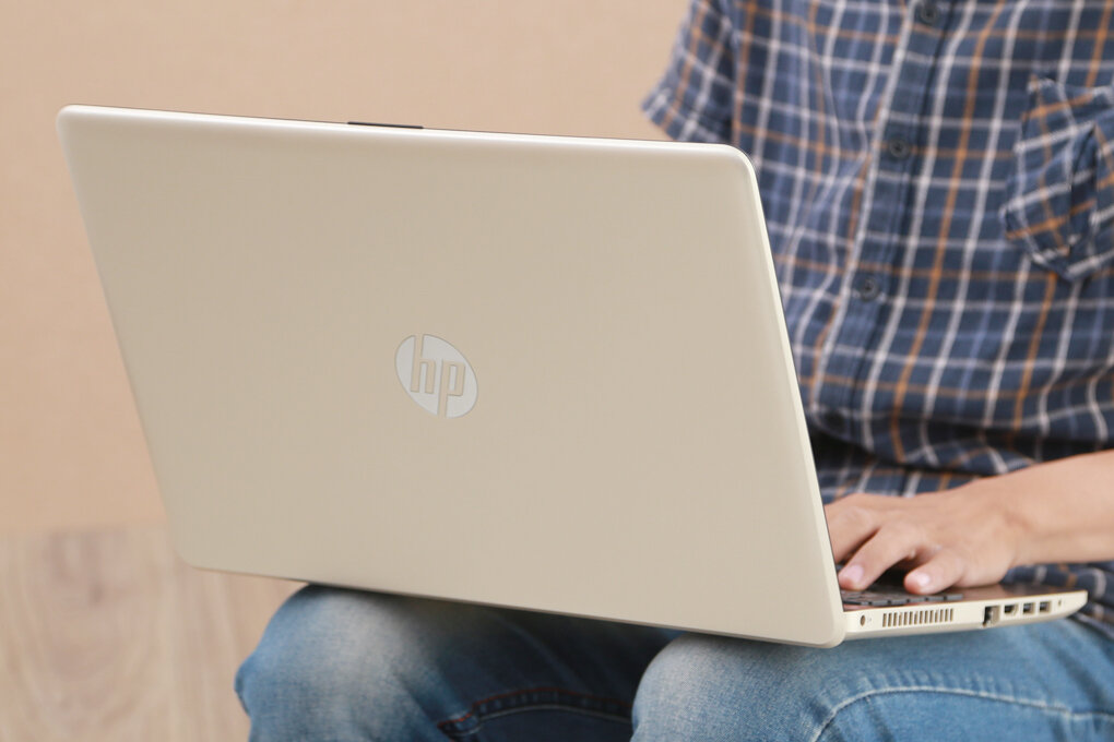 HP 15 bs572TU i3 6006U/4GB/500GB/Win10/(2JQ69PA) HP 15 bs572TU i3 6006U/4GB/500GB/Win10/(2JQ69PA)