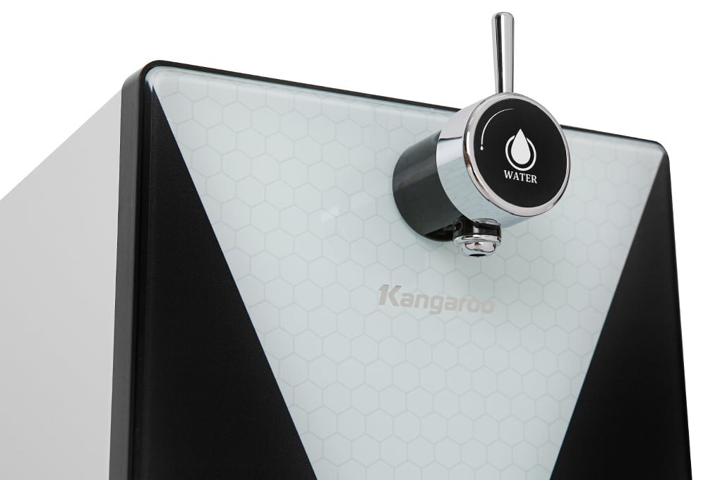 Máy lọc nước KG100MED trang bị vòi cơ đóng, mở đi liền máy