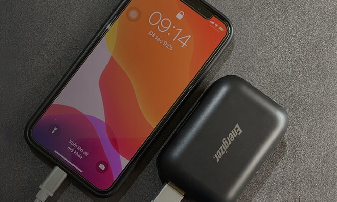 Tai nghe Bluetooth Energizer UB2608 Đen - Có thể sử dụng như sạc dự phòng