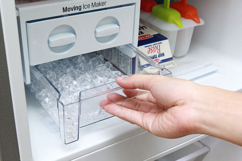 Tủ lạnh LG Inverter 2 cánh 235 Lít GV-B212WB ngăn đá trên