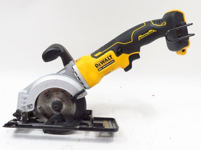 Máy cưa đĩa dùng pin Dewalt DCS571P2  