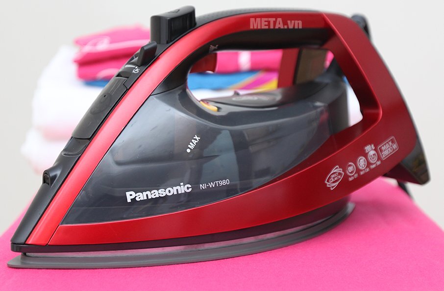 Bàn là hơi nước Panasonic NI-WT980RRA