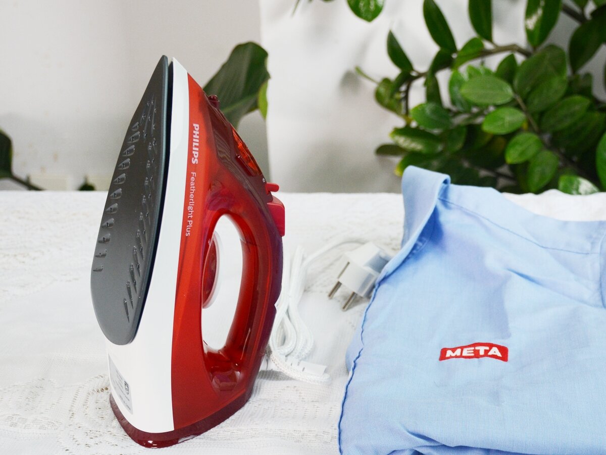 Bàn là hơi nước Philips GC1423/40