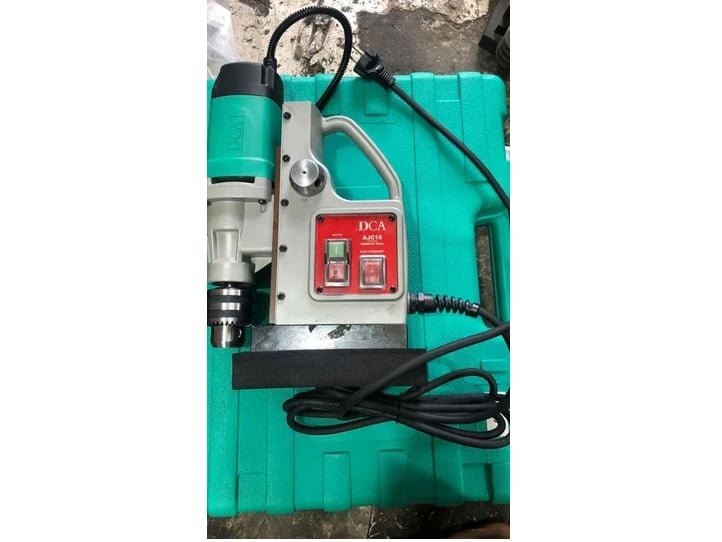 Máy khoan từ DCA  