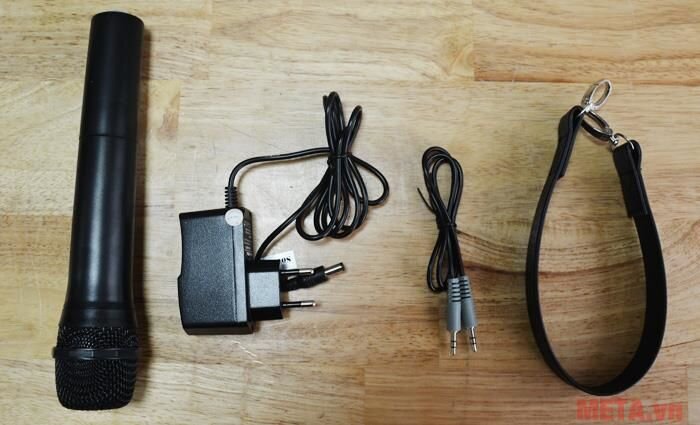 Loa di động bluetooth SoundMax D1000 (kèm micro karaoke)