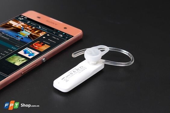 tai-nghe-khong-day-thoai-nhac-baseus-eb01