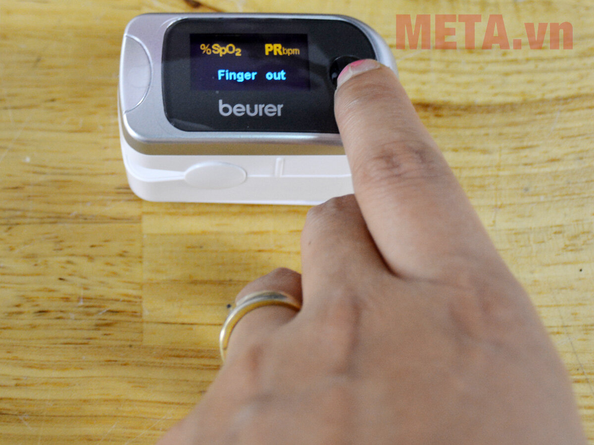 Máy đo nồng độ oxy trong máu SpO2 và nhịp tim Beurer PO40