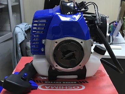 Máy cắt cỏ chạy xăng