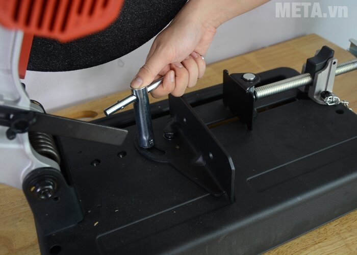 Máy cắt sắt Maktec MT241