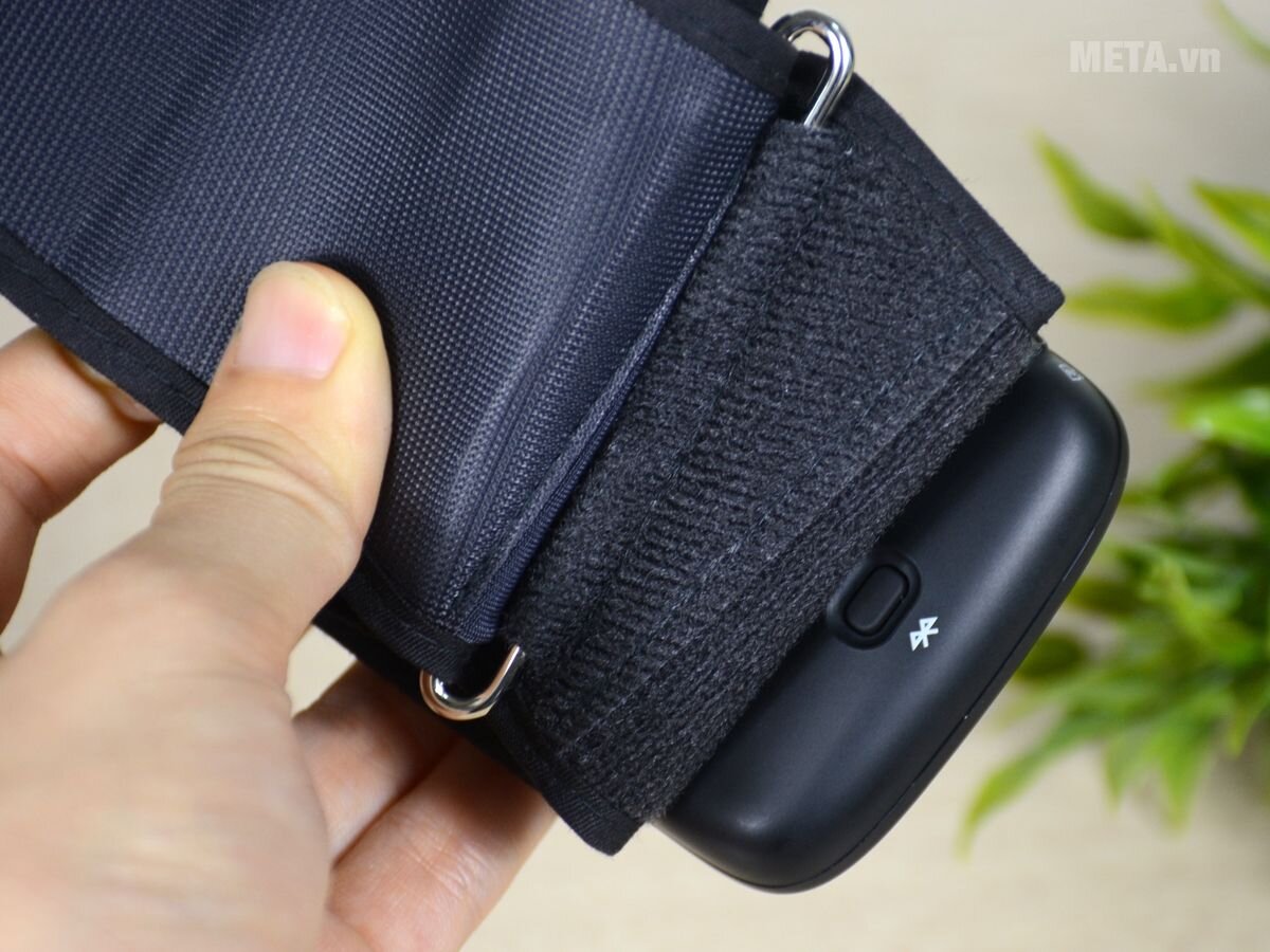 Máy đo huyết áp cổ tay Omron HEM-6232T