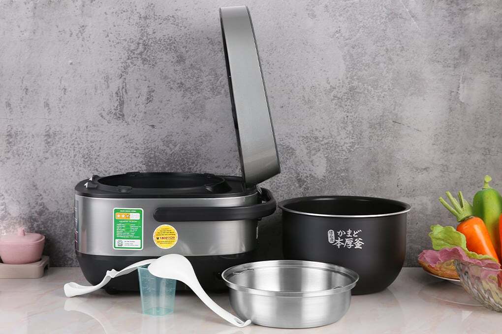 Nồi cơm cao tần Toshiba 1,8 lít RC-18IP1PV được trang bị nhiều phụ kiện Nồi cơm cao tần Toshiba 1,8 lít RC-18IP1PV được trang bị nhiều phụ kiện