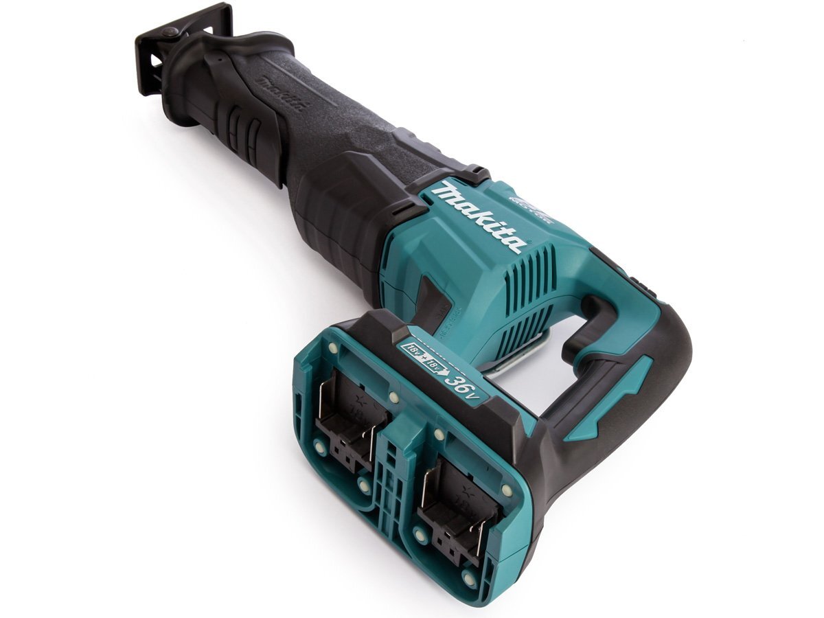 Máy cưa kiếm dùng pin Makita  