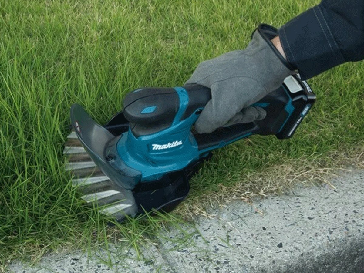 Máy cắt cỏ dùng pin Makita DUM604SY còn có thể tùy chỉnh 3 mức độ sâu cắt